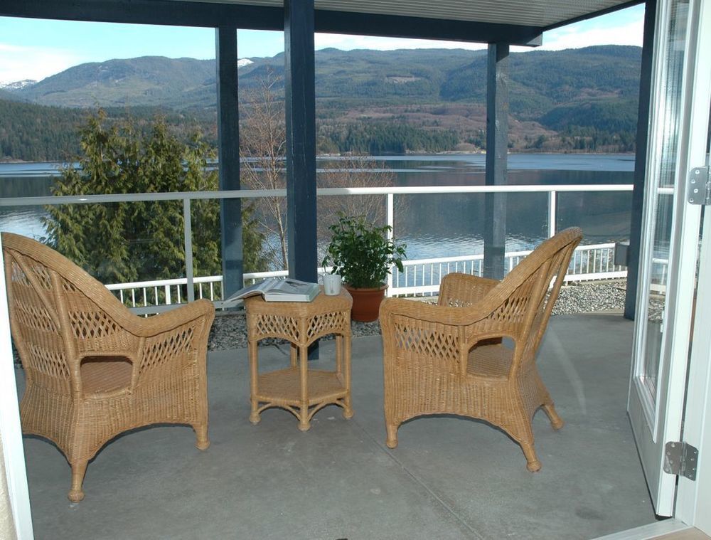 At The Shore Bed And Breakfast Sechelt Exterior photo
