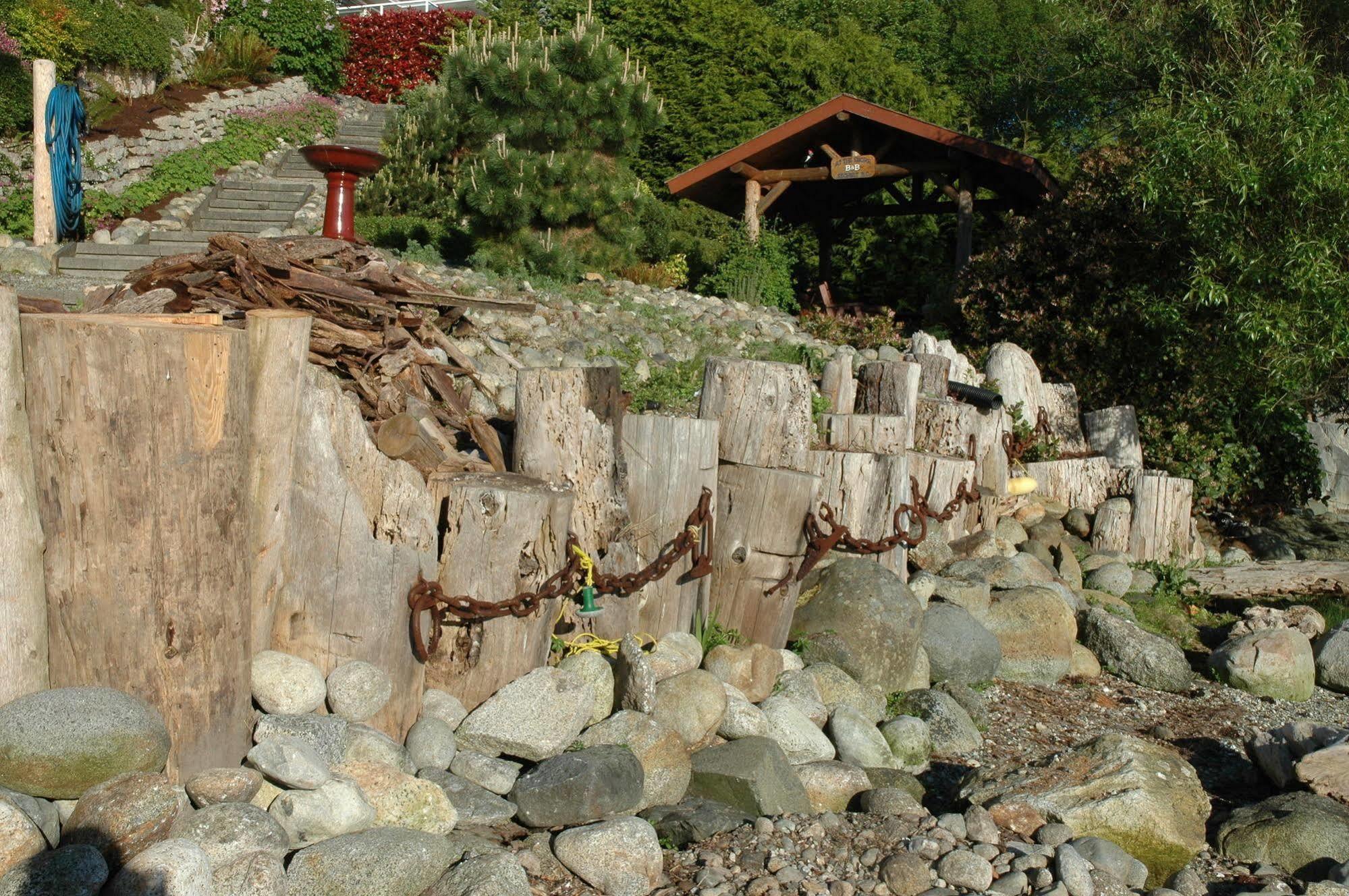 At The Shore Bed And Breakfast Sechelt Exterior photo